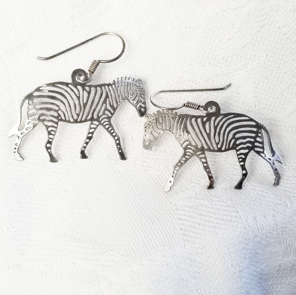 Zebra Cut Out Dangle Earrings - Picture 3 of 5